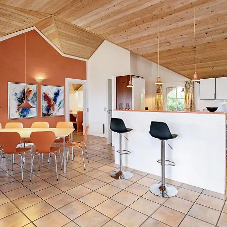 10 Person In Bl Vand Blåvand